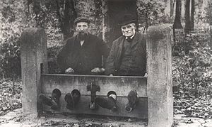 Men_in_Bramhall_stocks_1900